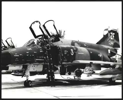 Fotografie Flugzeug Douglas F-4 Phantom der USAF auf Fliegerhorst, Jagdflugzeug und Jagdbomber, Kennung 66344