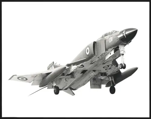 Fotografie Flugzeug Douglas F-4 Phantom der Royal Navy beim Start vom Flugzeugträger Ark Royal, Jagdflugzeug, 1977