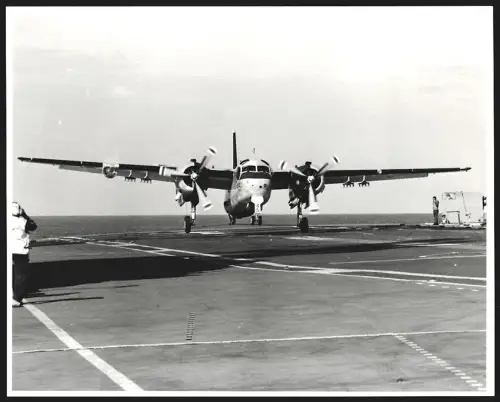 Fotografie Flugzeug Grumman S2E Tracker auf Flugdeck vom austral. Flugzeugträger HMAS Melbourne