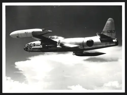 Fotografie Flugzeug Lockheed T-33 der japanischen Luftstreitkräfte, strahlgetriebenes Schulflugzeug, Kennung 81-5353
