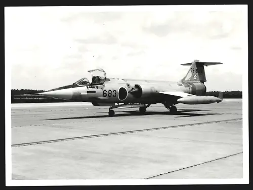 Fotografie Flugzeug Lockheed F-104 Starfighter der Japanischen Luftwaffe, Kennung 76-8683