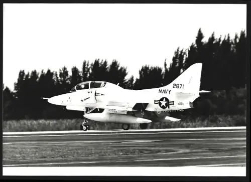 Fotografie Flugzeug Douglas A4 Skyhawk, US-Navy Kampfjet 2871