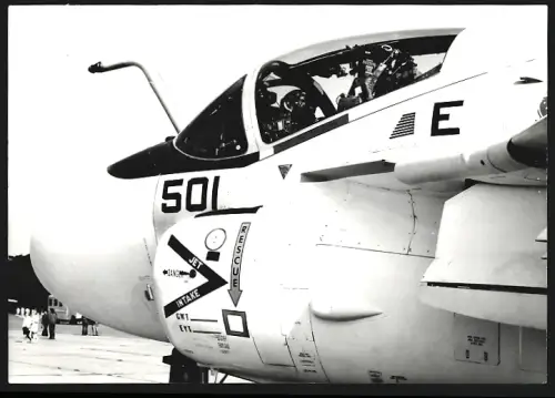 Fotografie Flugzeug Grumman A-6 Intruder, US-Navy Kampfjet No. 501