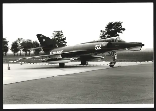 Fotografie Flugzeug Dassault Etendard, Marine Kampfjet No. 52