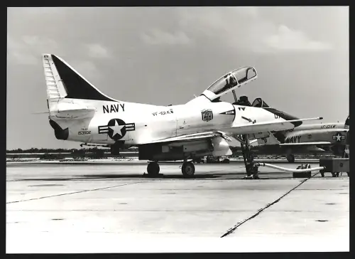 Fotografie Flugzeug Douglas A-4 Skyhawk, Kampfjet US-Navy 3502, Naval Air Station Key West, Florida
