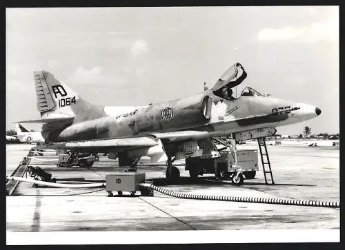 Fotografie Flugzeug Douglas A-4 Skyhawk No. 1064, Naval Air Station Key West, Florida
