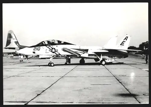 Fotografie Flugzeug Grumman F-14 Tomcat, US-Navy No. 210 der USS America in Ramstein