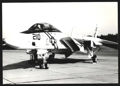 Fotografie Flugzeug Grumman F-14 Tomcat, US-Navy No. 210 der USS America in Ramstein