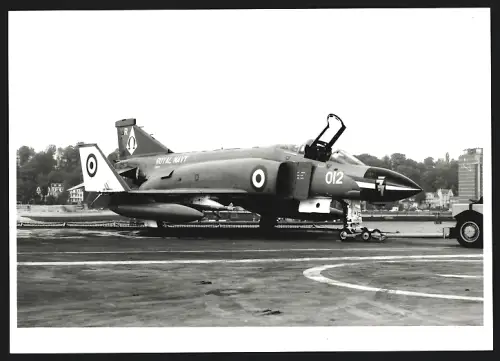 Fotografie Flugzeug Douglas F-4 Phantom, No. 77 Squadron Royal Navy 012