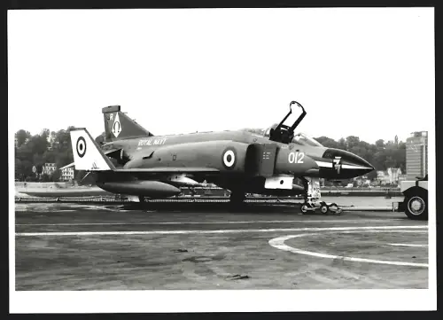 Fotografie Flugzeug Douglas F-4 Phantom, No. 77 Squadron Royal Navy 012