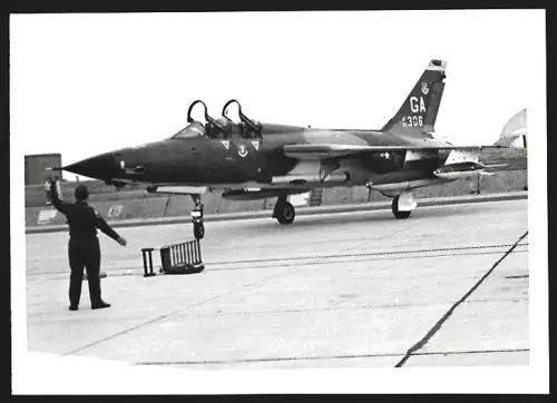 Fotografie Flugzeug Republic F-105, USAF Jagdbomber