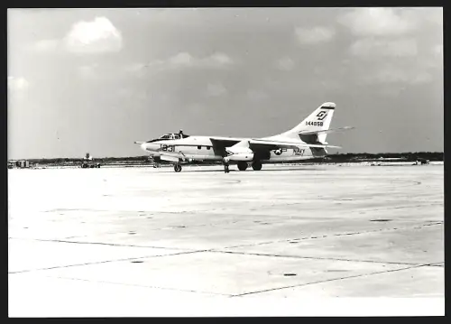 Fotografie Flugzeug Douglas A-3 Skywarrior, US Navy 144858 Sea Dragons RVAH-3
