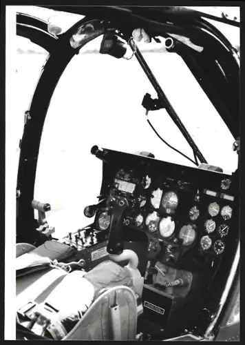 Fotografie Flugzeug North American Rockwell OV-10 Bronco in der Erprobung für die Luftwaffe, Cockpit-Ansicht