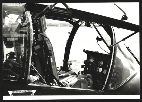 Fotografie Flugzeug North American Rockwell OV-10 Bronco in der Erprobung für die Luftwaffe, Cockpit-Detail