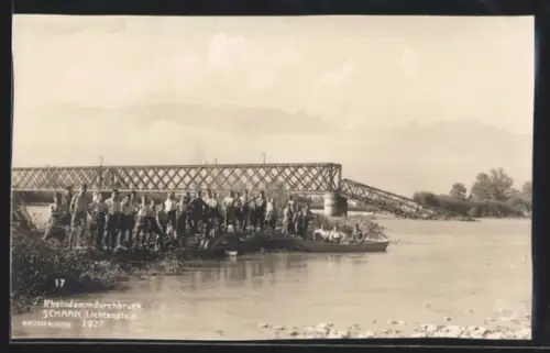 AK Schaan, Menschen beim Rheindammdurchbruch im Jahr 1927