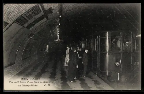 AK Paris, Vue intérieure d`une Gare souterraine du Métropolitan