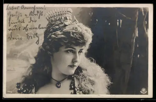 Foto-AK NPG Nr. 176/10: Hübsche Frau mit auffälligem Kopfschmuck