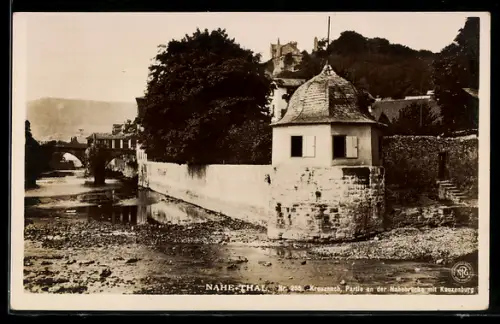 Foto-AK NPG Nr. 256: Kreuznach, Partie an der Nahebrücke mit Kauzenburg