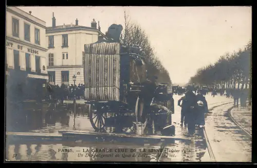 AK Paris, Un déménagement au Quai de Billy lors de la grande crue de la Seine janvier 1910