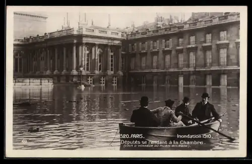 AK Paris, Inonde 1910, Deputes se rendant a la Chambre, überschwemmte Strasse durch Hochwasser