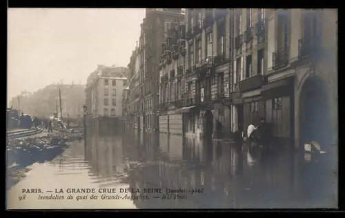 AK Paris, La Grande Crue de la Seine 1910, Inondation du quai des Grands-Augustins, Hochwasser