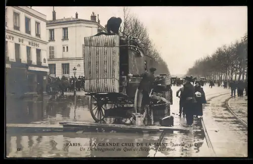 AK Paris, Un déménagement au Quai de Billy lors de la grande crue de la Seine janvier 1910