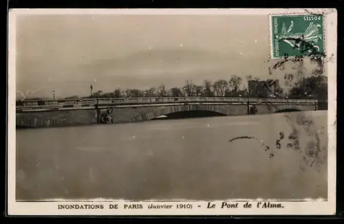 AK Paris, Inondations de 1910, Le Pont de l`Alma