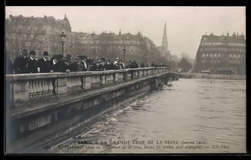 AK Paris, La Grande Crue de la Seine 1910, Le Pont de l`Alma au maximum de la crue, toutes les arches sont aveuglées