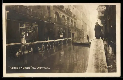 AK Paris, Inondation de 1910, Rue de Verneuil, Hochwasser