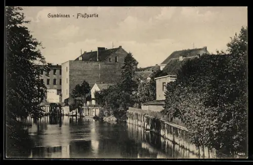 AK Gumbinnen, Flusspartie mit Wohngebäuden