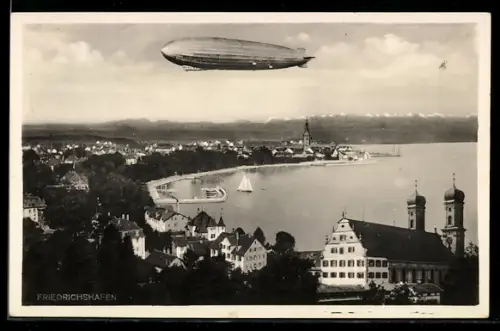 AK Friedrichshafen a. B., Zeppelin über der Bucht