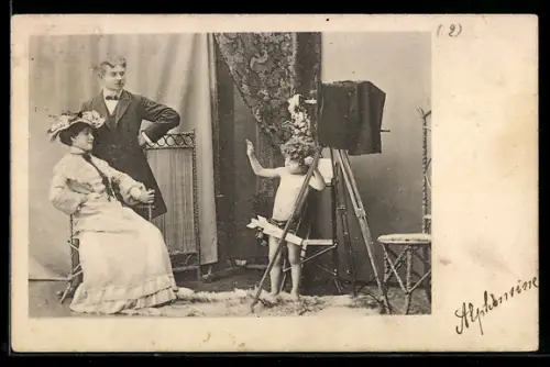 AK Amor gibt Liebespaar Anweisungen vor dem Fotoapparat