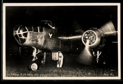 AK Mitchel B-25 klar für Nachtflug, Bomber der US Air Force