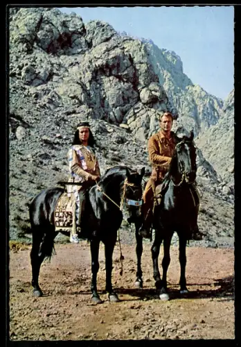 AK Lex Barker und Pierre Brice in Der Schatz im Silbersee, Winnetou und Old Shatterhand reiten neuen Abenteuern entgegen