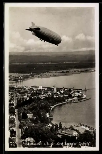 AK Friedrichshafen, Luftschiff Graf Zeppelin über der Stadt