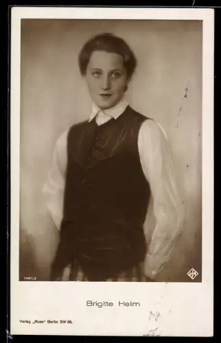 AK Schauspielerin Brigitte Helm in Kamera schauend