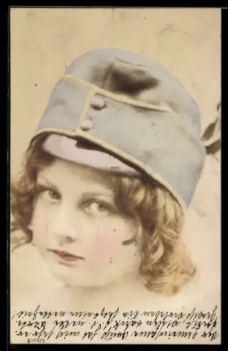 AK Junges Kind mit Feldmütze, Kinder Kriegspropaganda