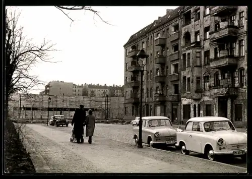 AK Berlin, Mauer und Sichtblende vom Ost-Berliner Stadtbezirk Mitte aus