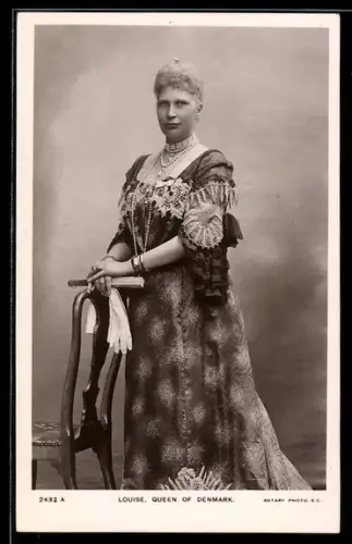 AK Königin Louise von Dänemark in reich verziertem Kleid
