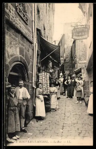 AK Le Mont Saint-Michel, La Rue, Strassenpartie mit AK-Handel