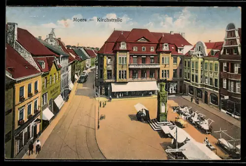 AK Moers, Kirchstrasse mit Strassenbahn u. Marktplatz aus der Vogelschau, Marktstände, Denkmal, Geschäft Carl Schultze
