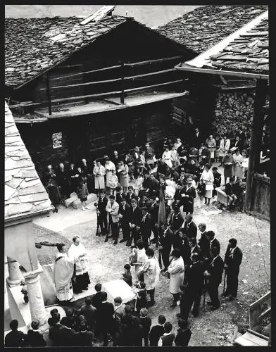 Fotografie Gallus Bammert. St. Gallen, Harfenbergstr. 11, Ansicht Appenzell, Kirchliche Zeremonie