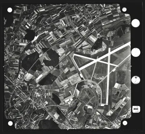 Fotografie Ansicht Kloten, Aufnahme aus der Luft 1954
