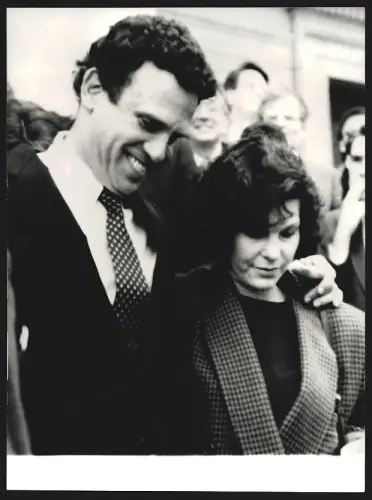 Fotografie Michael Milken und seine Frau 1990 vor dem Gericht in Manhattan, Wertpapier-Betrüger