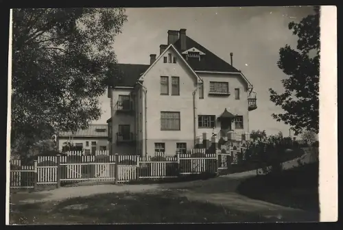 Fotografie M. L. Carstens, Hamburg, Siemsen Str. 8, Ansicht Turku, Partie an einem Wohnhaus