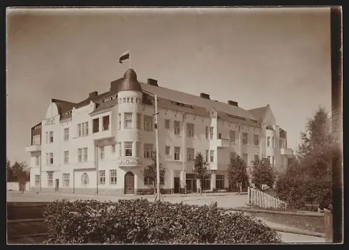 Fotografie M. L. Carstens, Hamburg, Siemsen Str. 8, Ansicht Kokkola /Gamlakarleby, Eckansicht eines Gebäudes