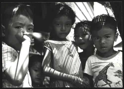 Fotografie Hermann Engel, Köln-Klettenberg, Weisshausstr. 36, Malaysien, Gruppenbild malaysischer Kinder, 18 x 25cm