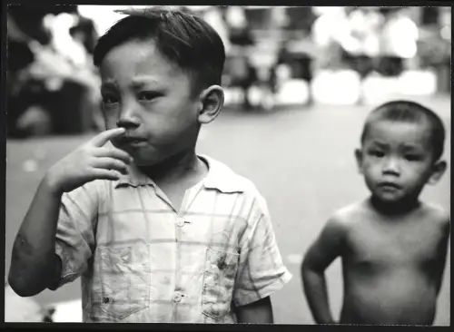 Fotografie Hermann Engel, Köln-Klettenberg, Weisshausstr. 36, Malaysien, Zwei malaysische Junge, Grossformat 18 x 25cm