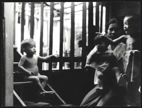 Fotografie Hermann Engel, Köln-Klettenberg, Weisshausstr. 36, Thailand, Thailändische Frau mit drei Kindern