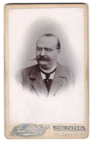 Fotografie Paul Stein, Coblenz, Löhrstr. 77, Portrait Edelmann mit Brille & imposanten Schnauzbart